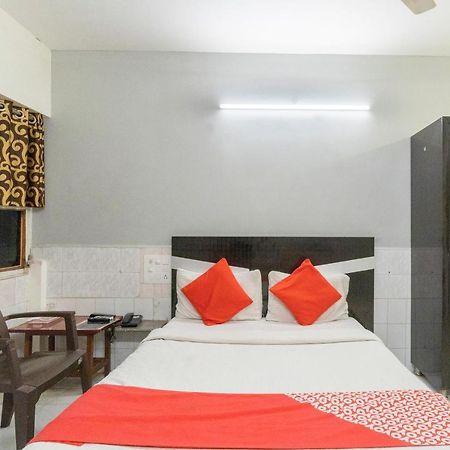 โอโย 13535 อากาศ Hotel อาเมดาบัด ภายนอก รูปภาพ