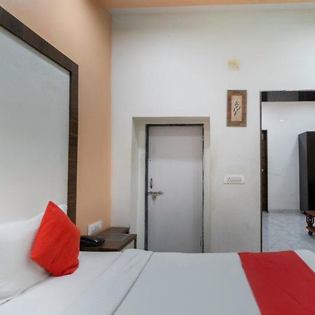 โอโย 13535 อากาศ Hotel อาเมดาบัด ภายนอก รูปภาพ