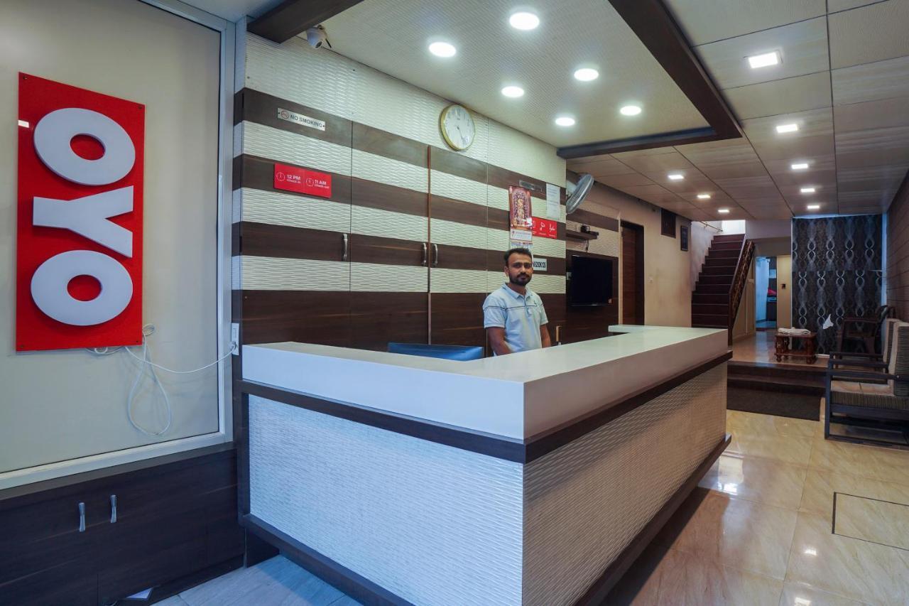 โอโย 13535 อากาศ Hotel อาเมดาบัด ภายนอก รูปภาพ