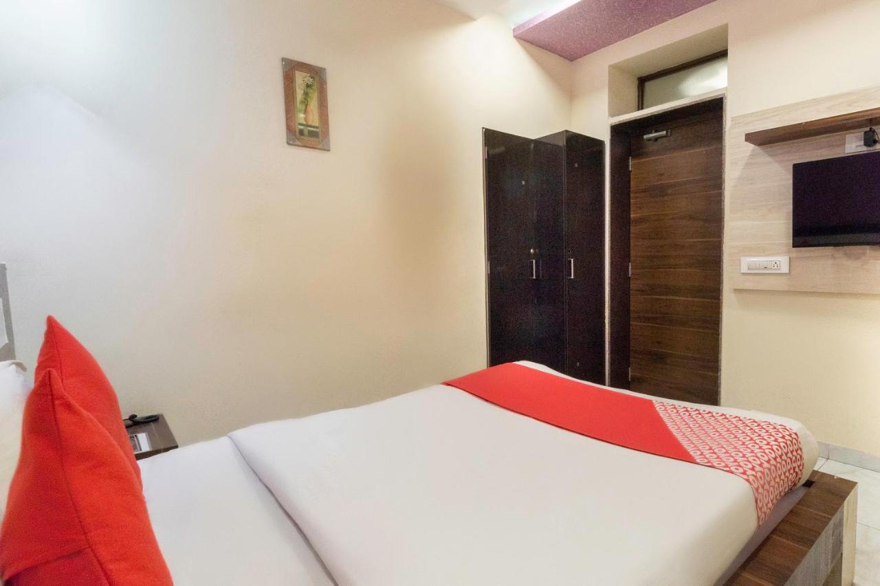 โอโย 13535 อากาศ Hotel อาเมดาบัด ภายนอก รูปภาพ