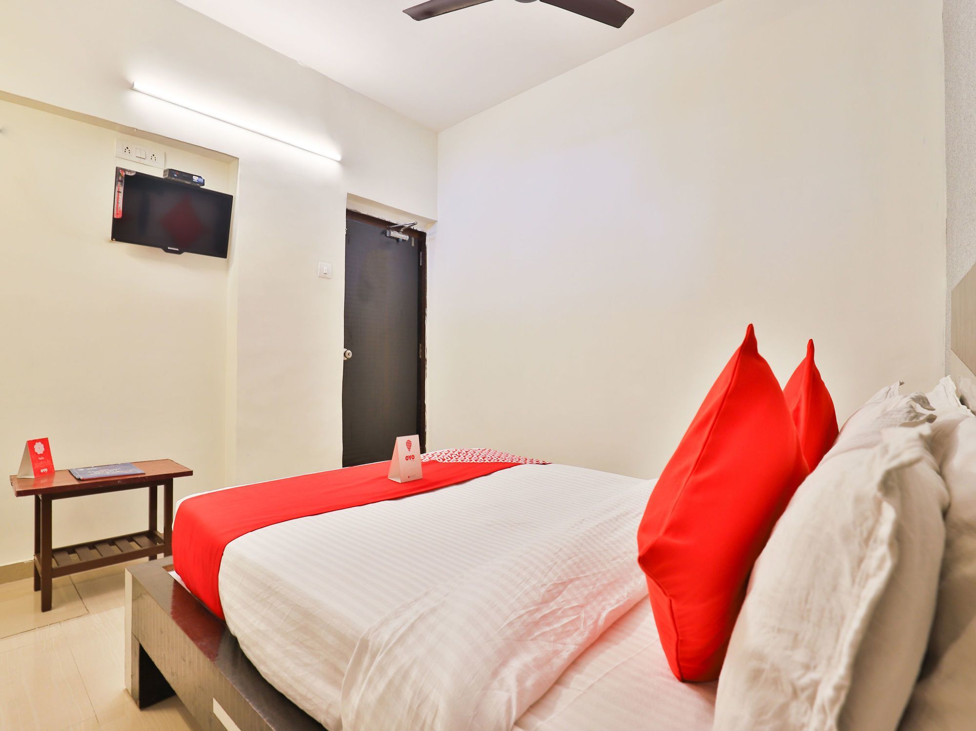 โอโย 13535 อากาศ Hotel อาเมดาบัด ภายนอก รูปภาพ